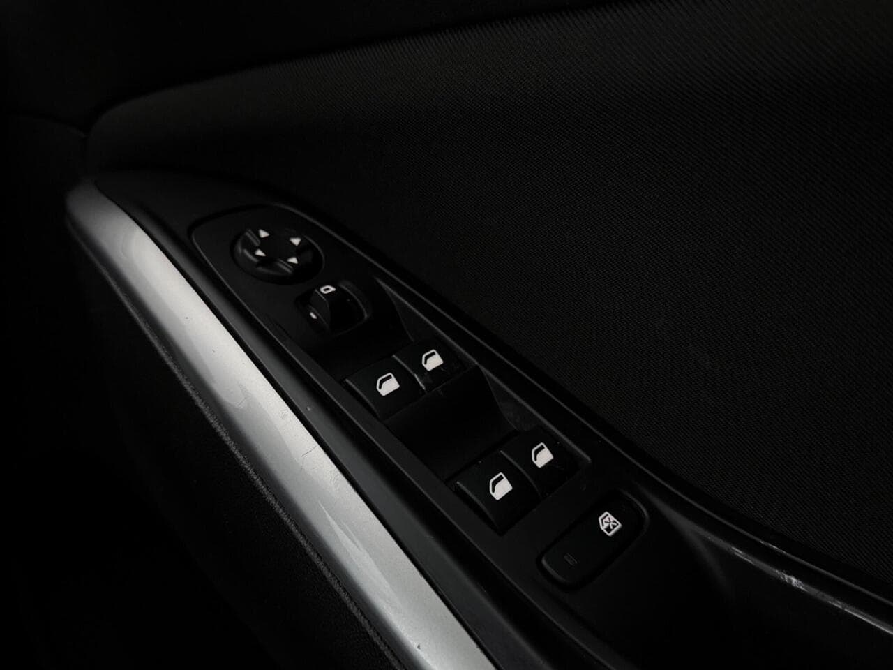Vauxhall Grandland X thumbnail Misc Controls