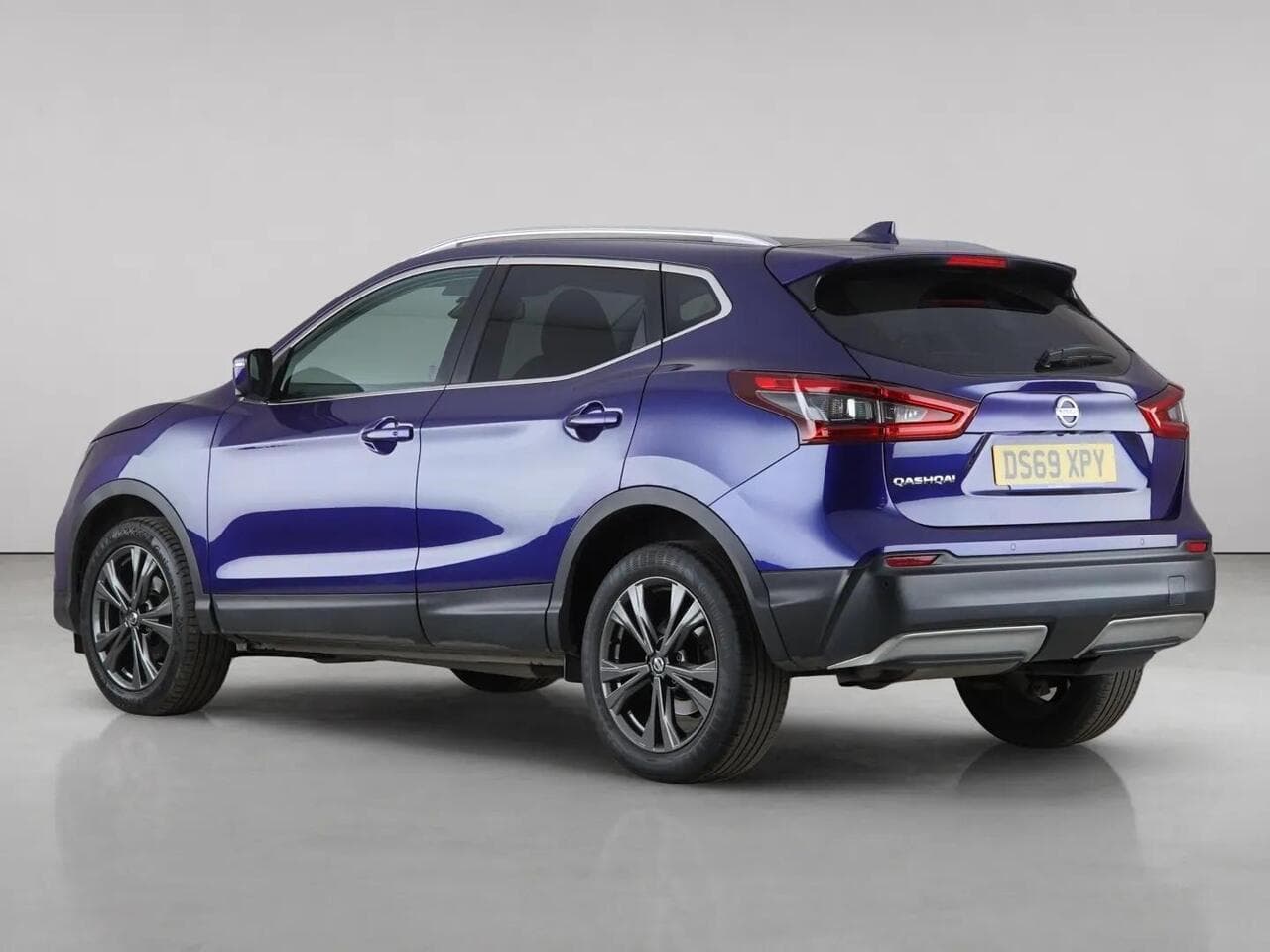 Nissan Qashqai thumbnail Rear Left