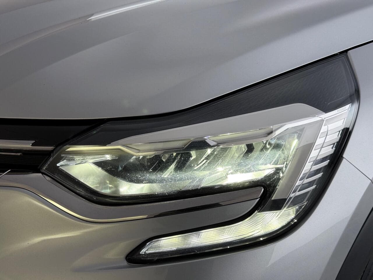 Renault Captur thumbnail Lights Front