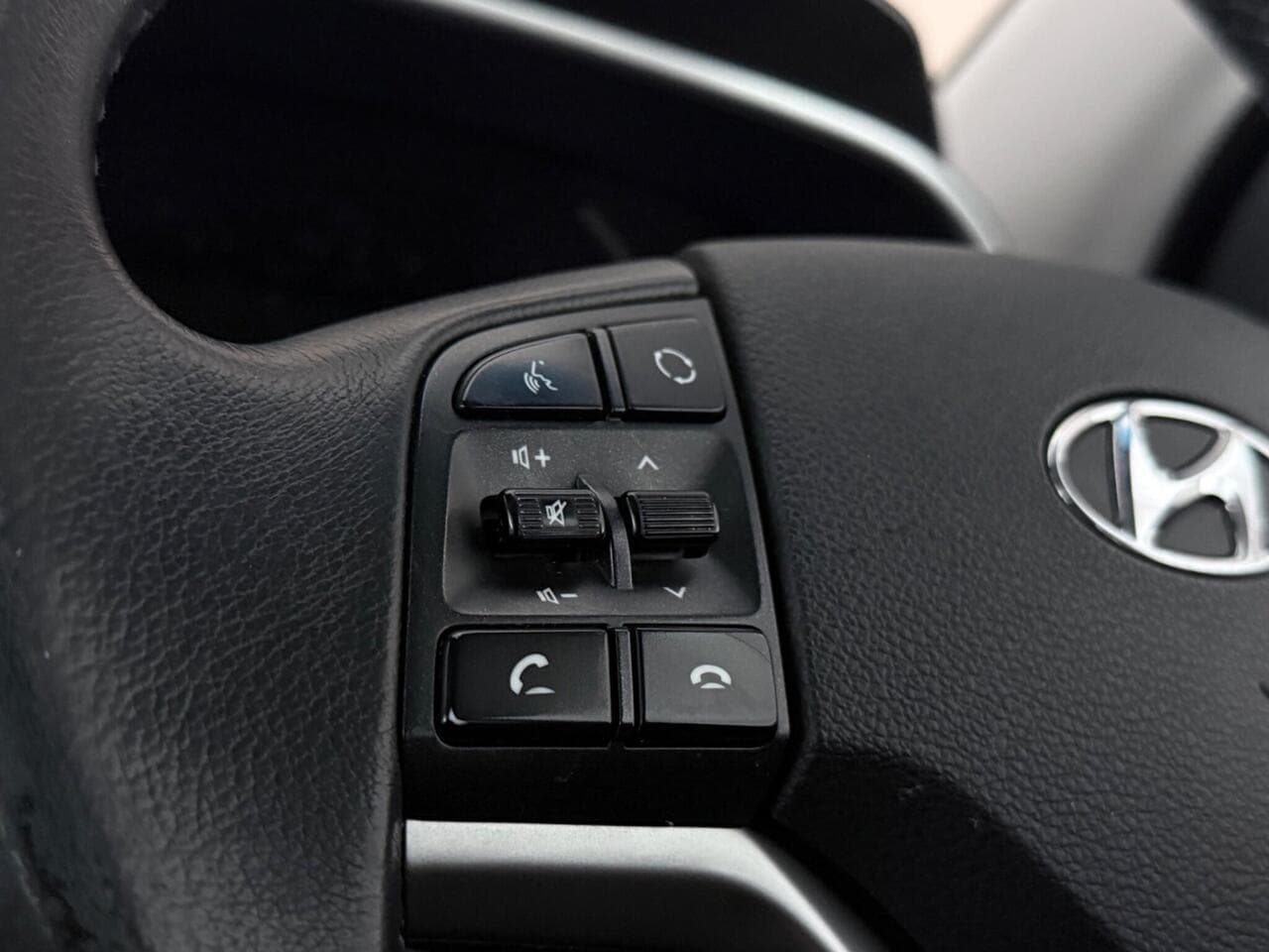 Hyundai TUCSON thumbnail Misc Controls