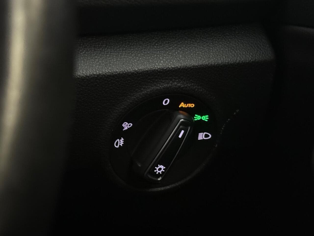 Volkswagen T-Roc thumbnail Misc Controls