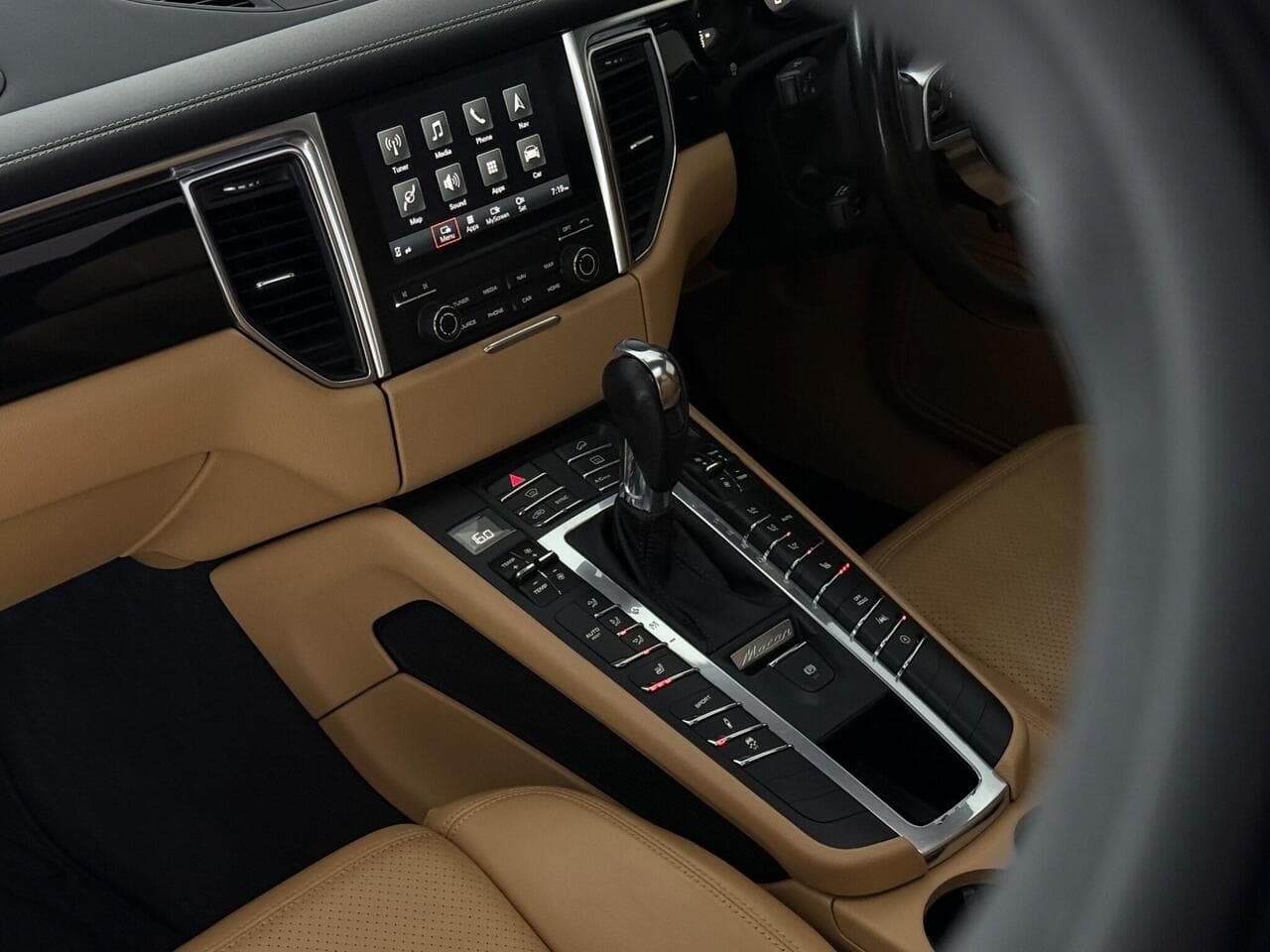 Porsche Macan thumbnail Inconclusive