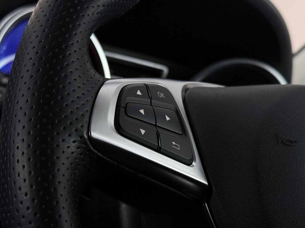 Mercedes-Benz GLE thumbnail Misc Controls