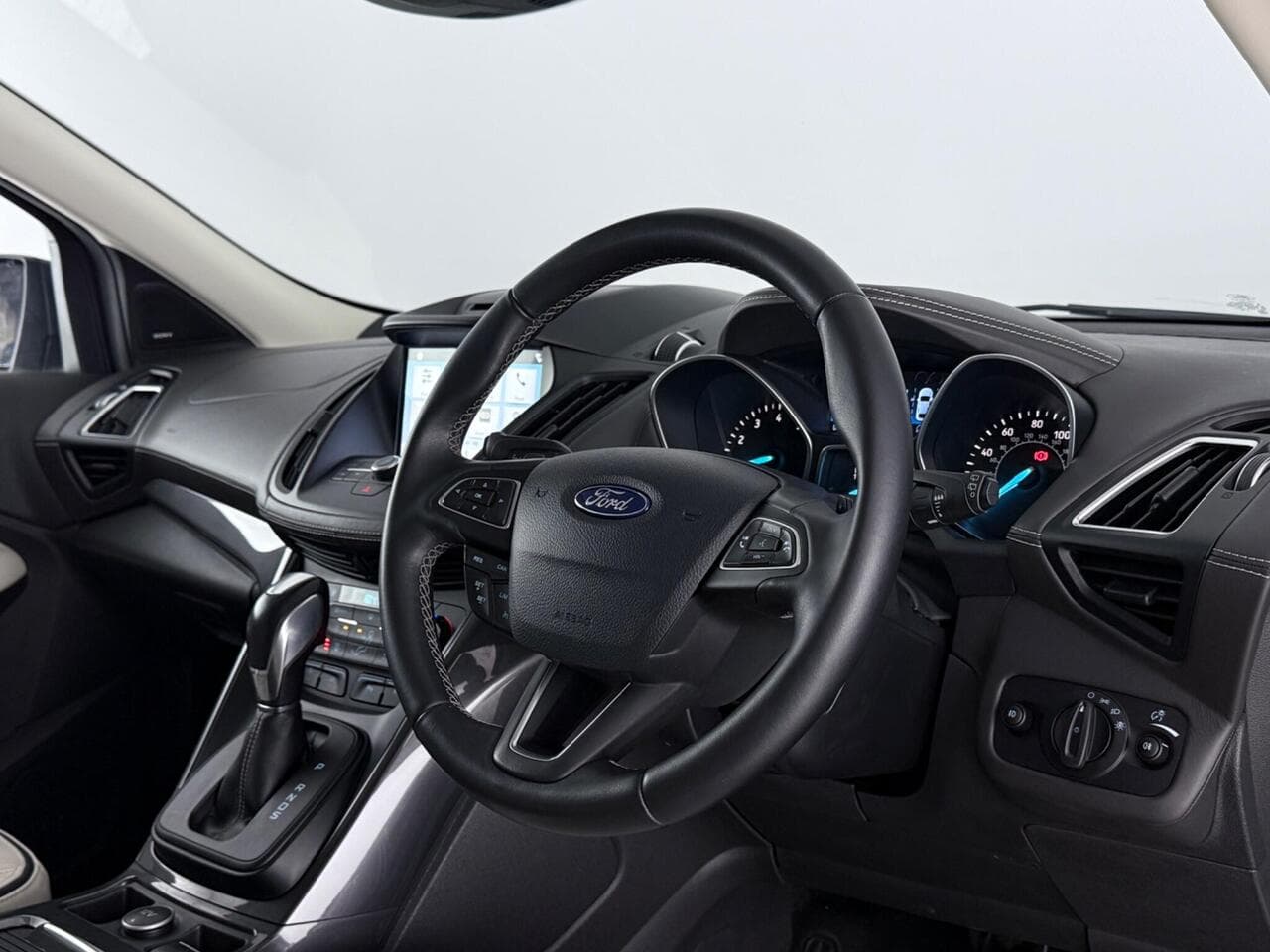 Ford Kuga thumbnail Interior Front