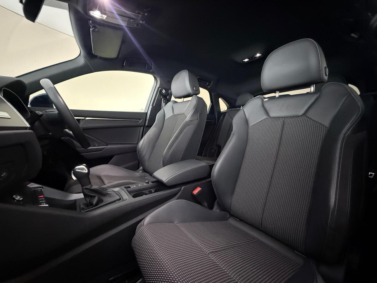 Audi Q3 thumbnail Seat Front Passenger