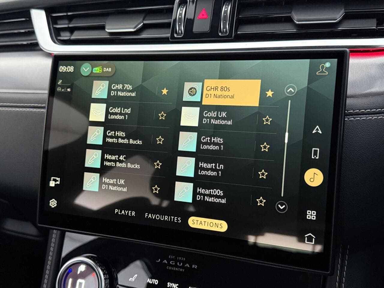 Jaguar F-PACE thumbnail Infotainment System