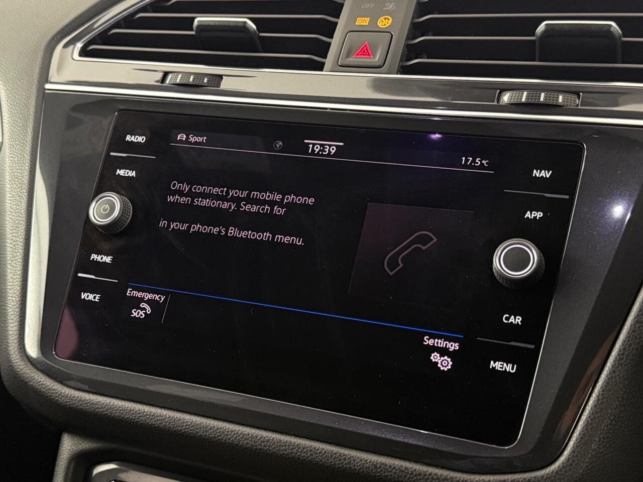 Volkswagen Tiguan Allspace thumbnail Infotainment System
