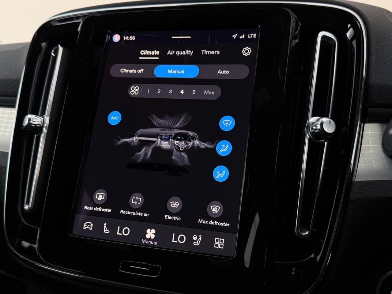 Volvo XC40 thumbnail Infotainment System