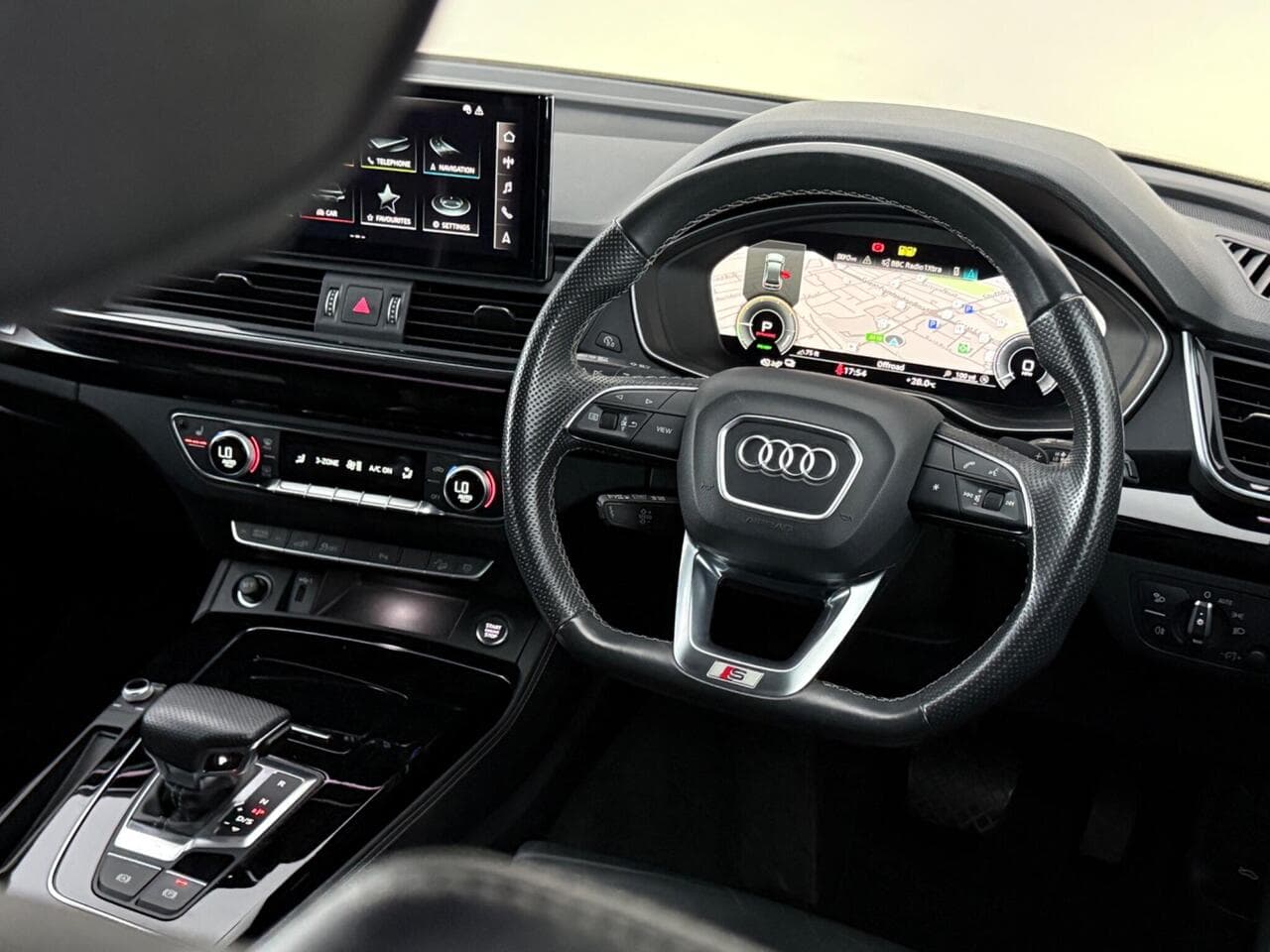 Audi Q5 thumbnail Interior Front