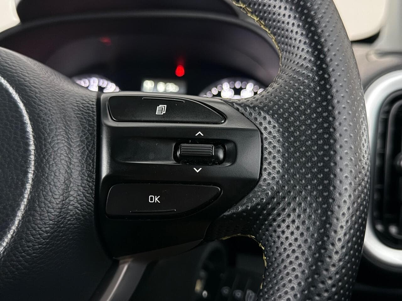 Kia Picanto thumbnail Misc Controls