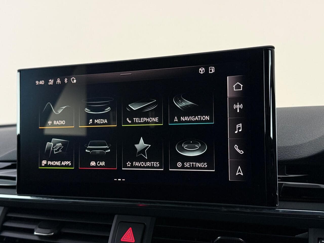 Audi A4 Avant thumbnail Infotainment System