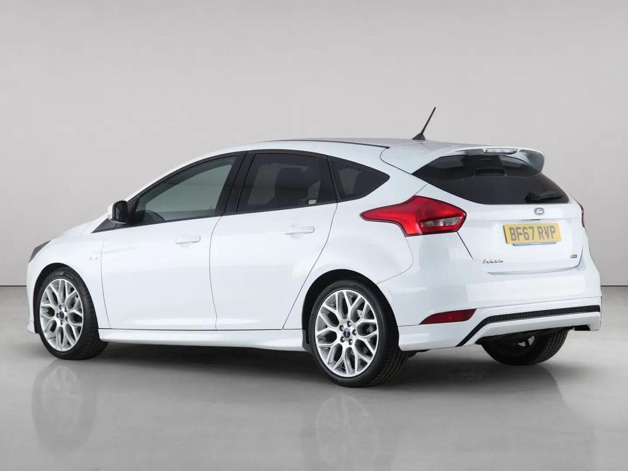 Ford Focus thumbnail Rear Left