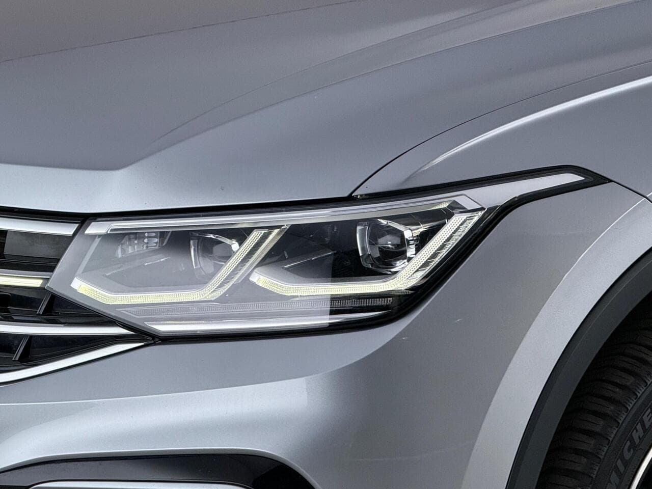 Volkswagen Tiguan Allspace thumbnail Lights Front