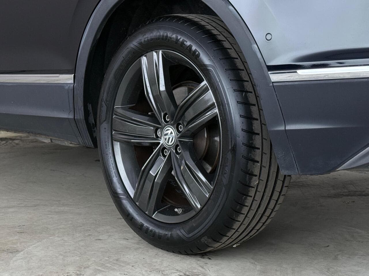 Volkswagen Tiguan thumbnail Wheel