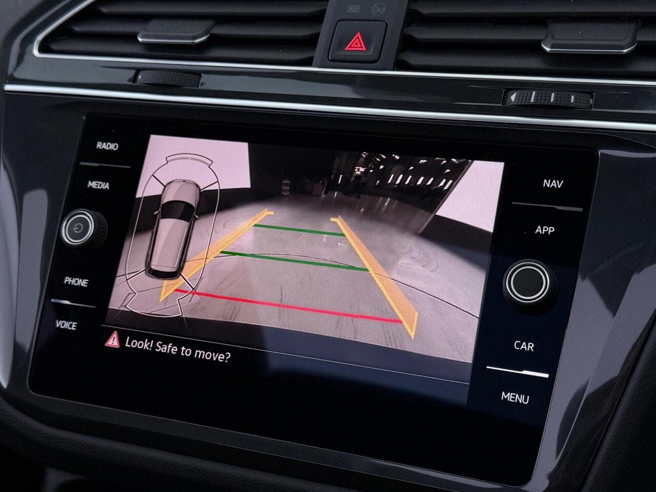 Volkswagen Tiguan thumbnail Infotainment System
