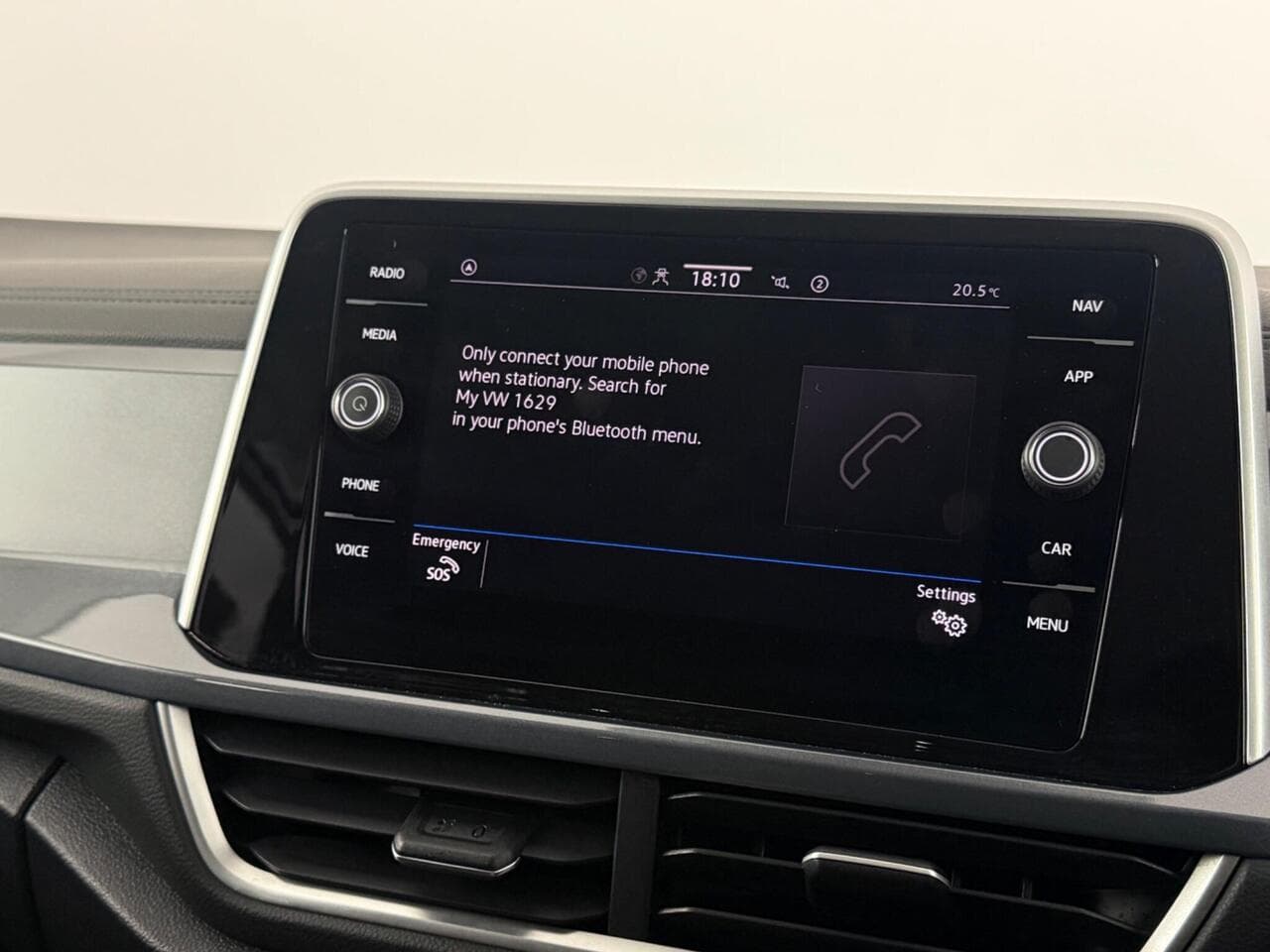Volkswagen T-Roc thumbnail Infotainment System