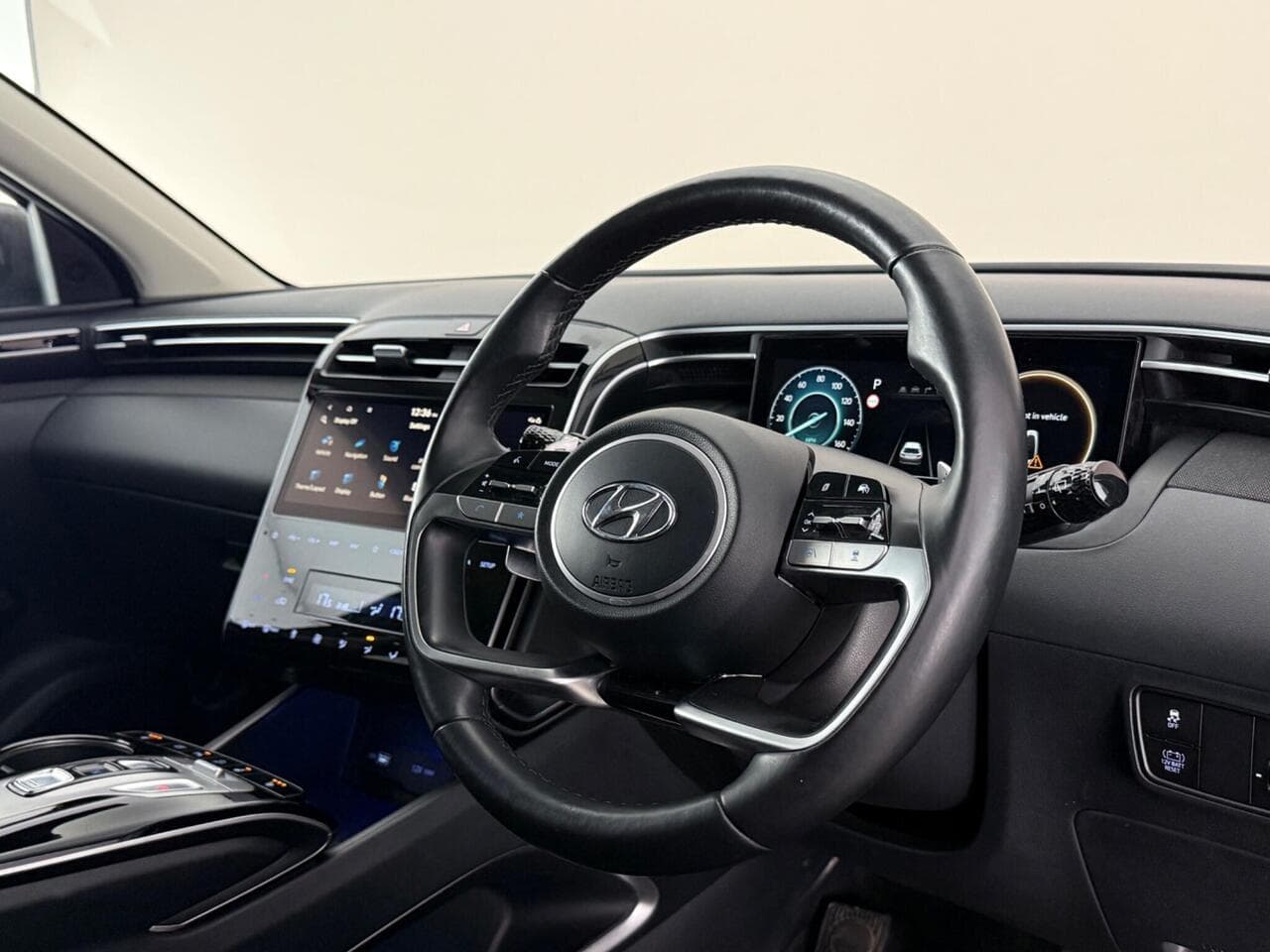 Hyundai TUCSON thumbnail Steering Wheel