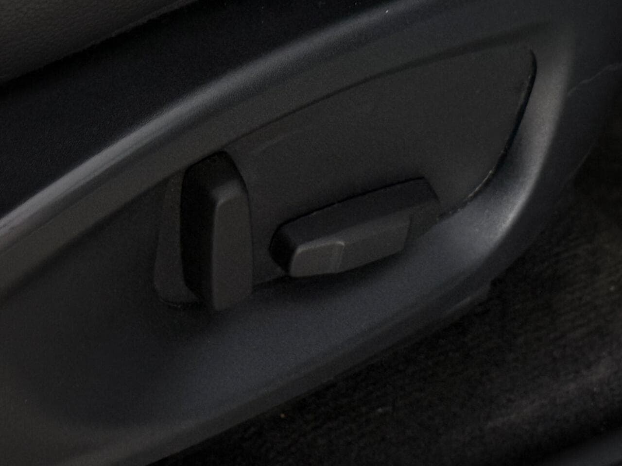 Jaguar E-PACE thumbnail Misc Controls
