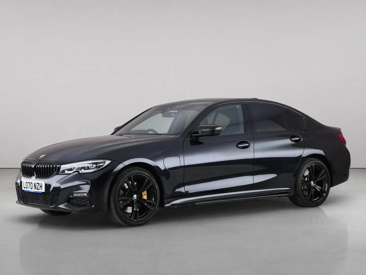 BMW 3 Series thumbnail Front Left