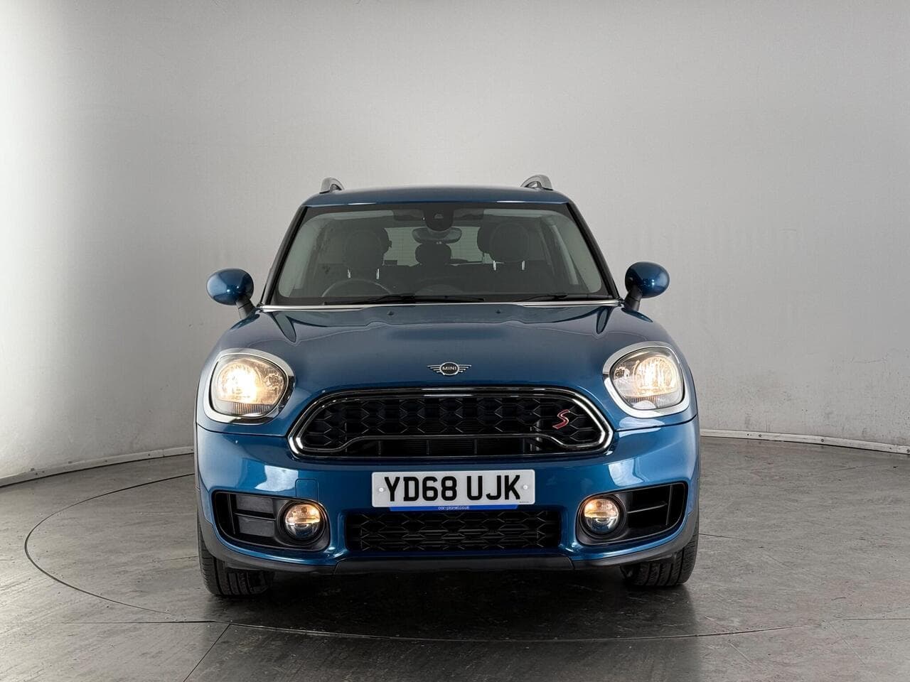 MINI Countryman thumbnail Front