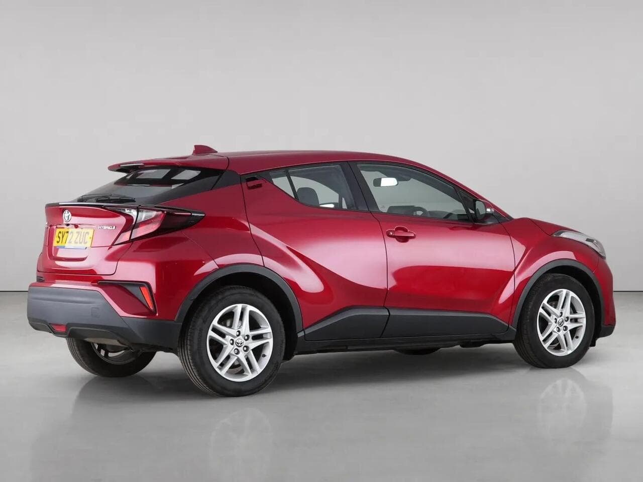Toyota C-HR thumbnail Side Right