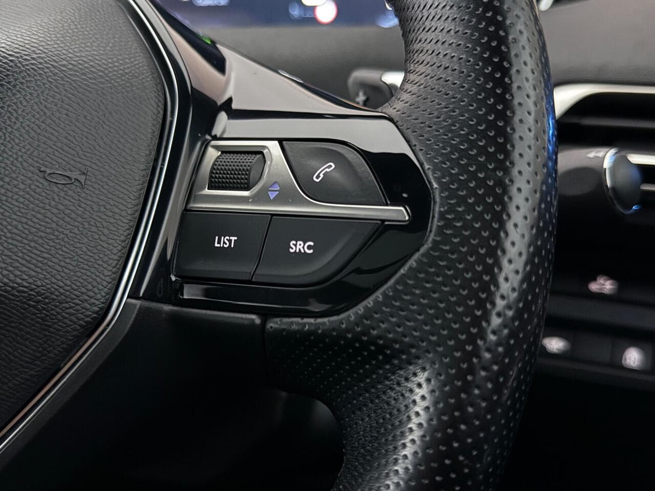 Peugeot 5008 thumbnail Misc Controls