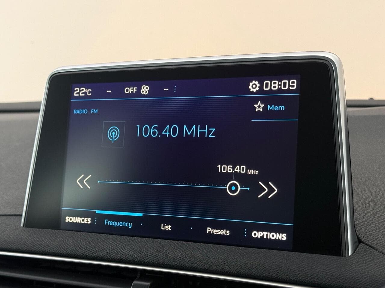 Peugeot 5008 thumbnail Infotainment System