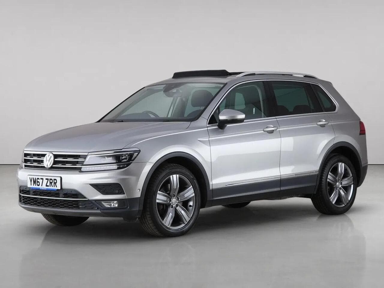 Volkswagen Tiguan thumbnail Front Left