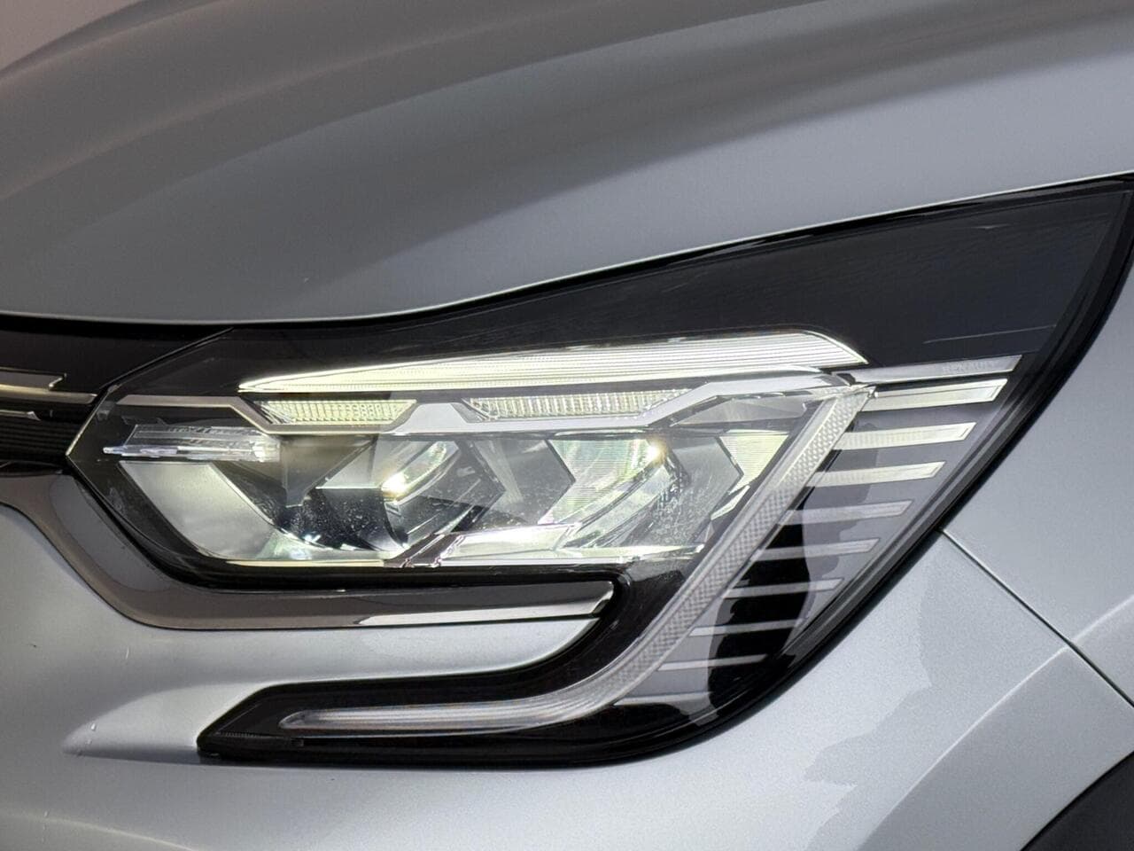 Renault Captur thumbnail Lights Front