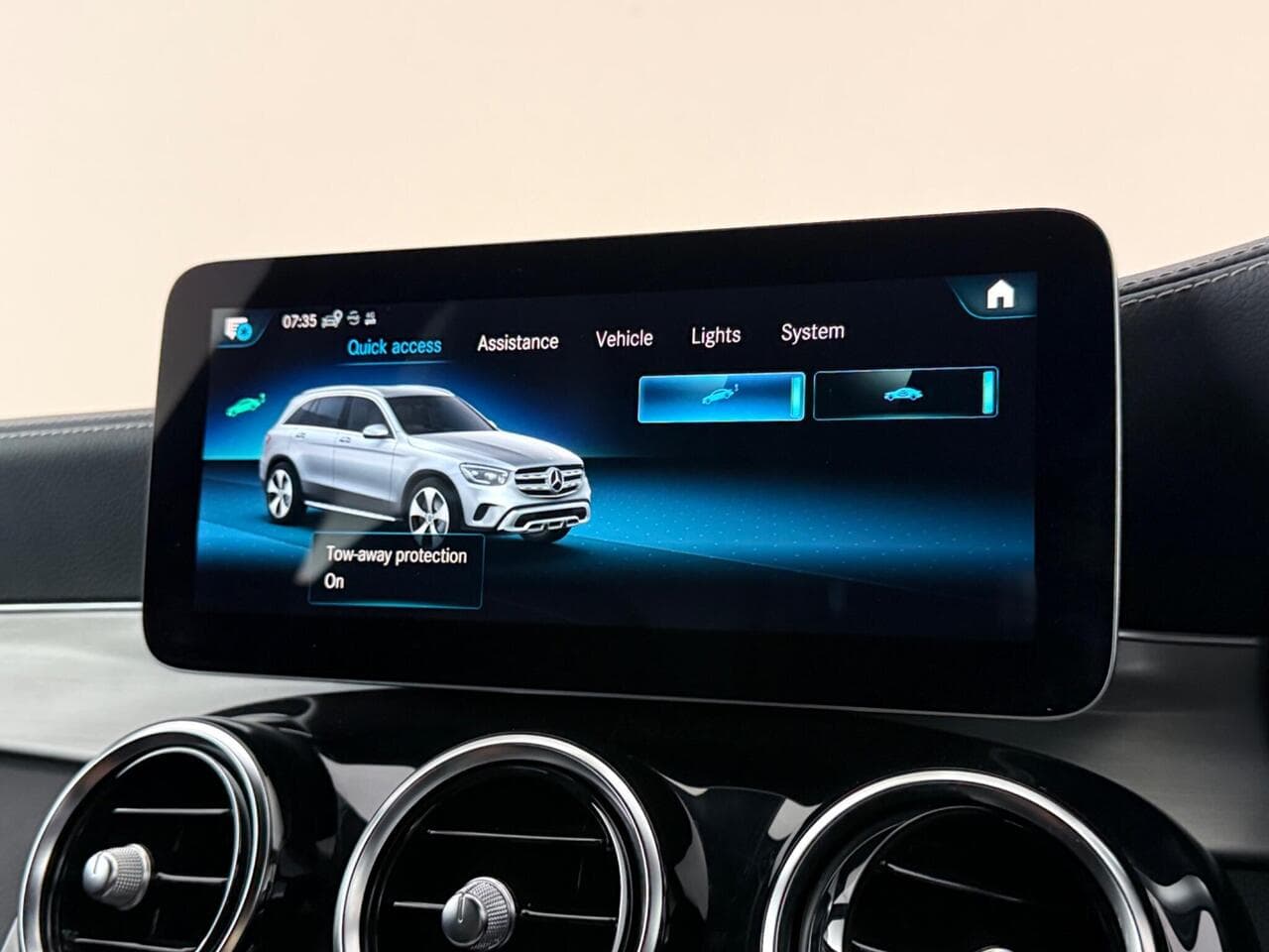 Mercedes-Benz GLC thumbnail Infotainment System