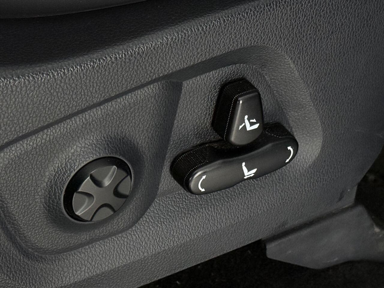 SsangYong Rexton thumbnail Misc Controls