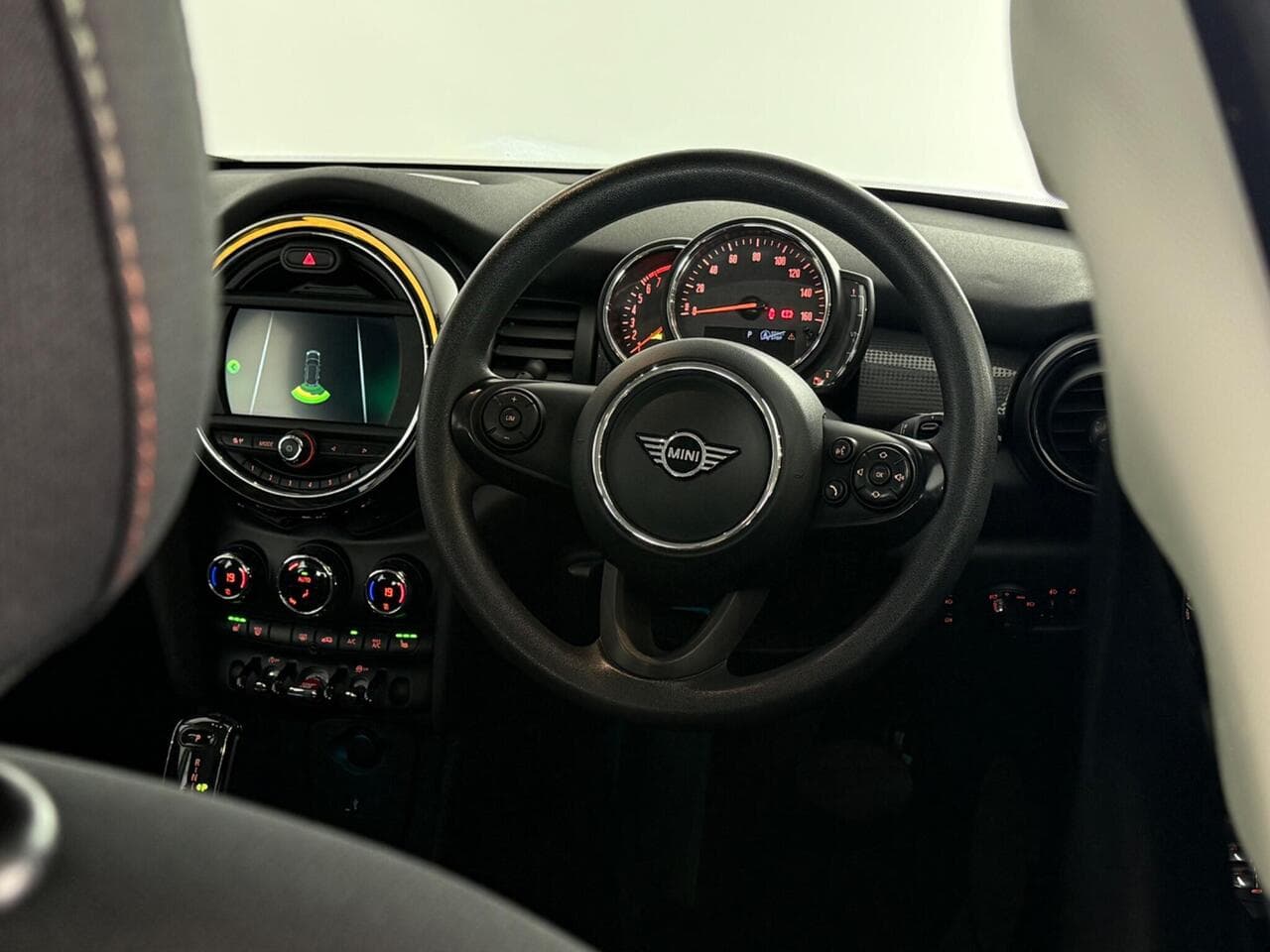 MINI Hatch thumbnail Steering Wheel