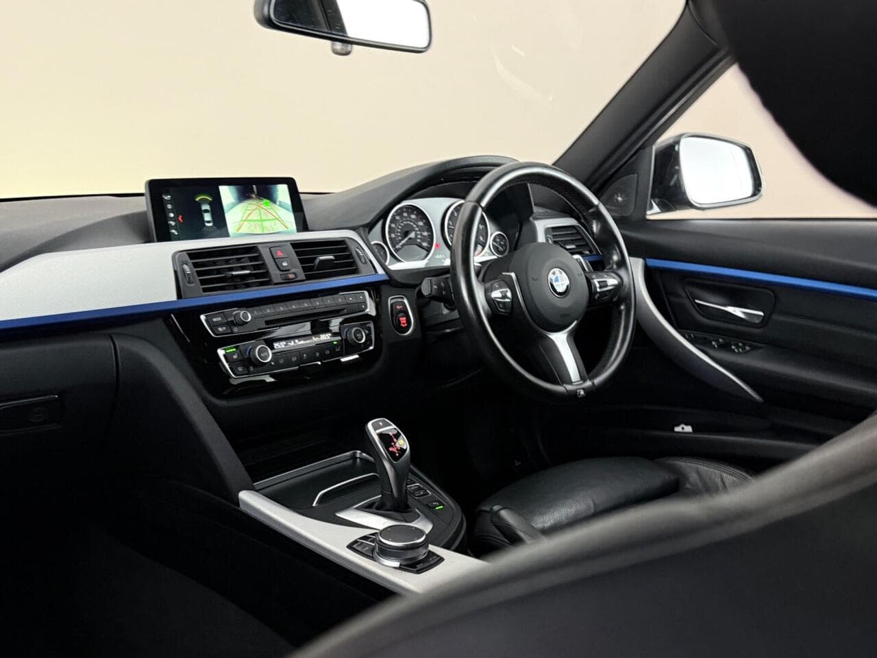 BMW 3 Series thumbnail Interior Front