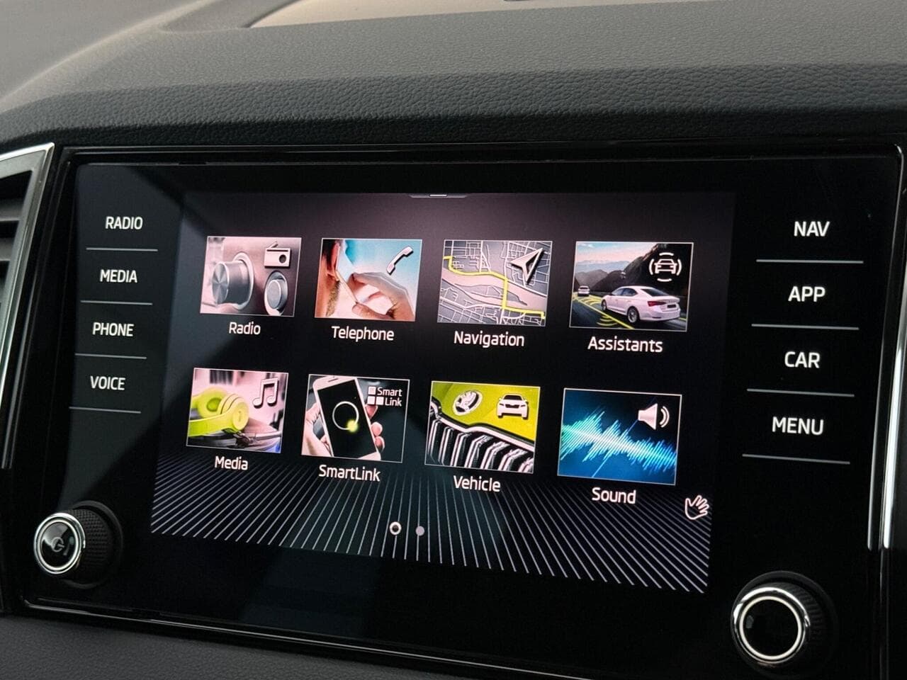 Skoda Karoq thumbnail Infotainment System