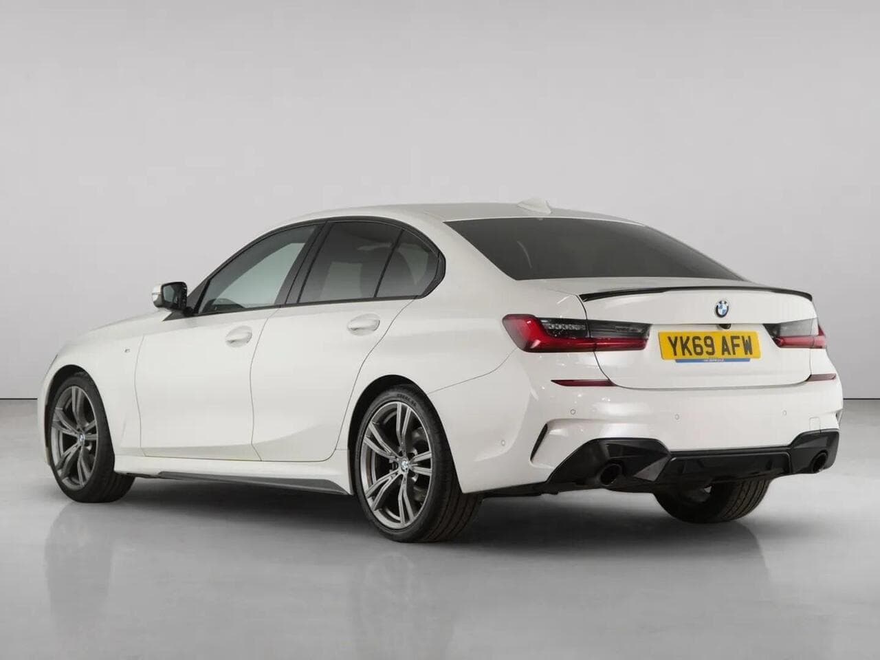 BMW 3 Series thumbnail Rear Left