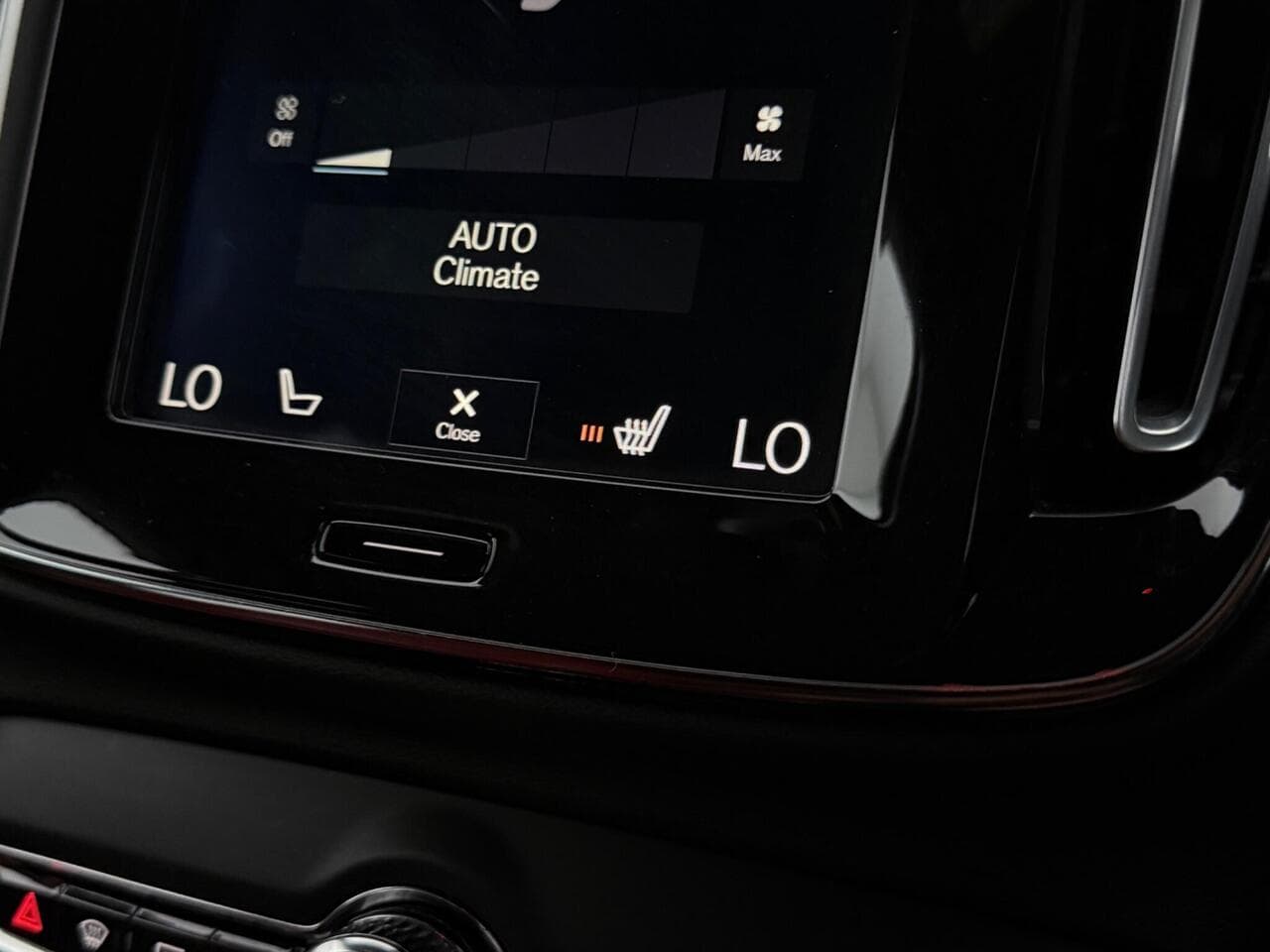 Volvo XC40 thumbnail Infotainment System