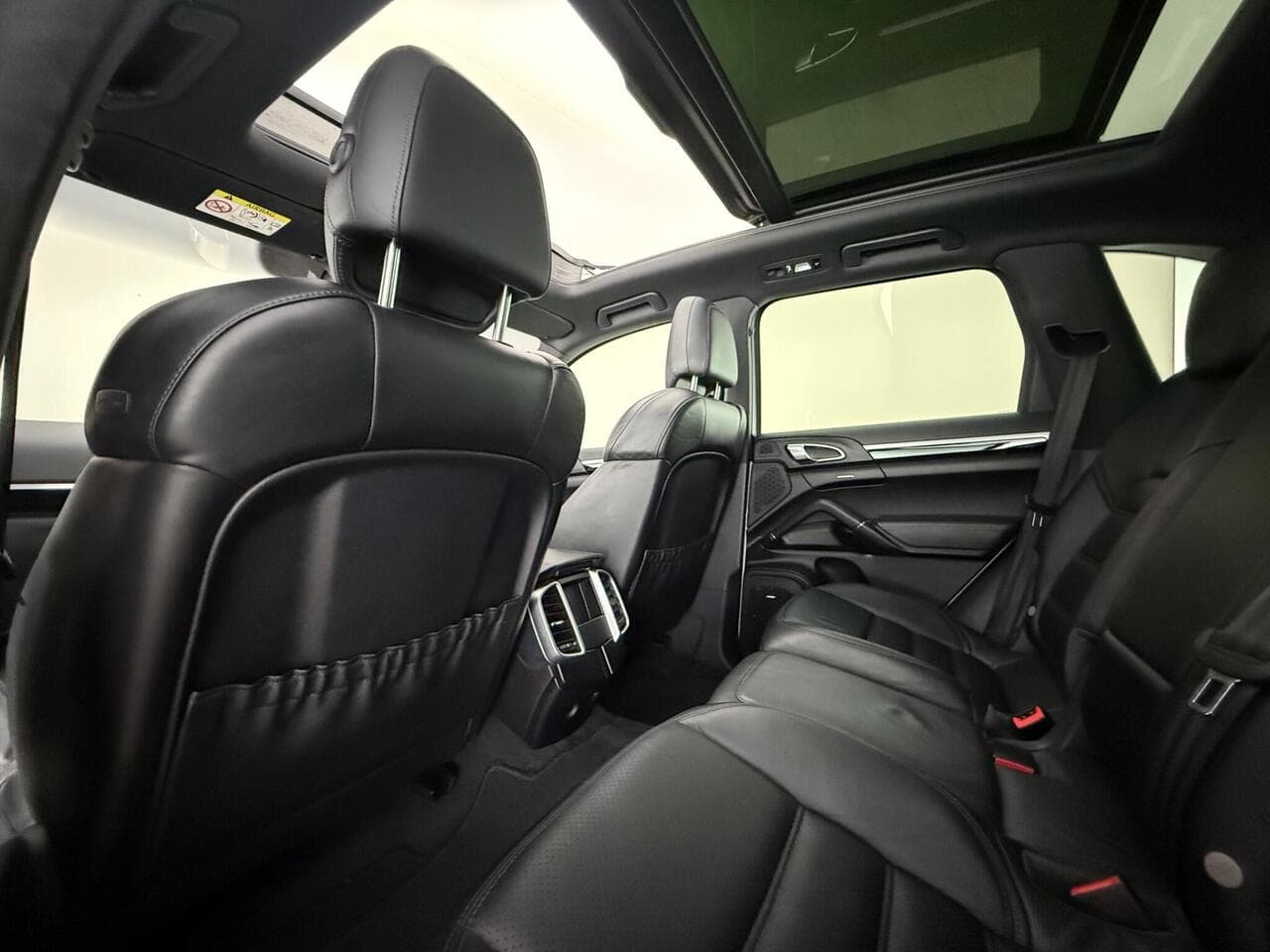Porsche Cayenne thumbnail Seats Rear