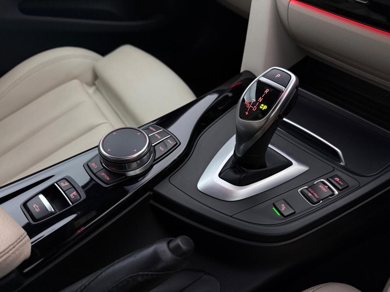 BMW 4 Series thumbnail Interior Front