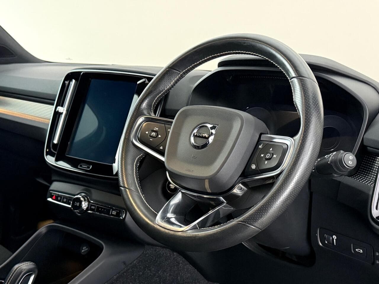 Volvo XC40 thumbnail Steering Wheel