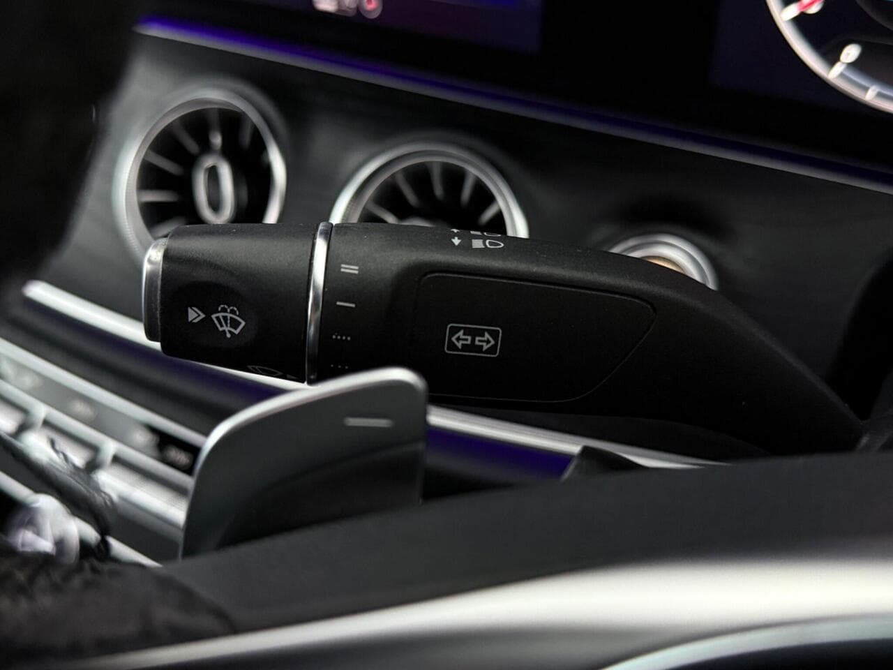 Mercedes-Benz E Class thumbnail Misc Controls