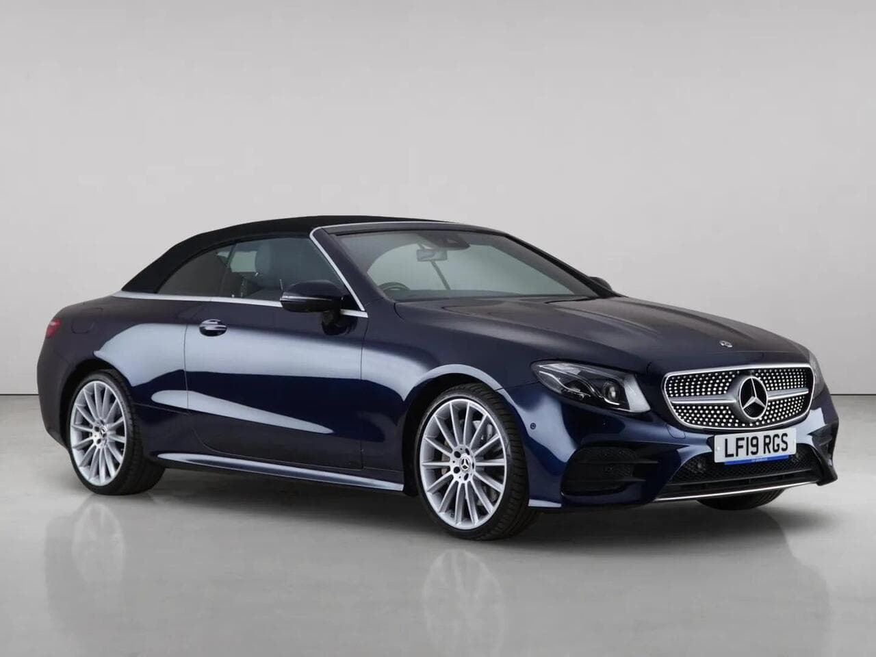 Mercedes-Benz E Class thumbnail Front Right