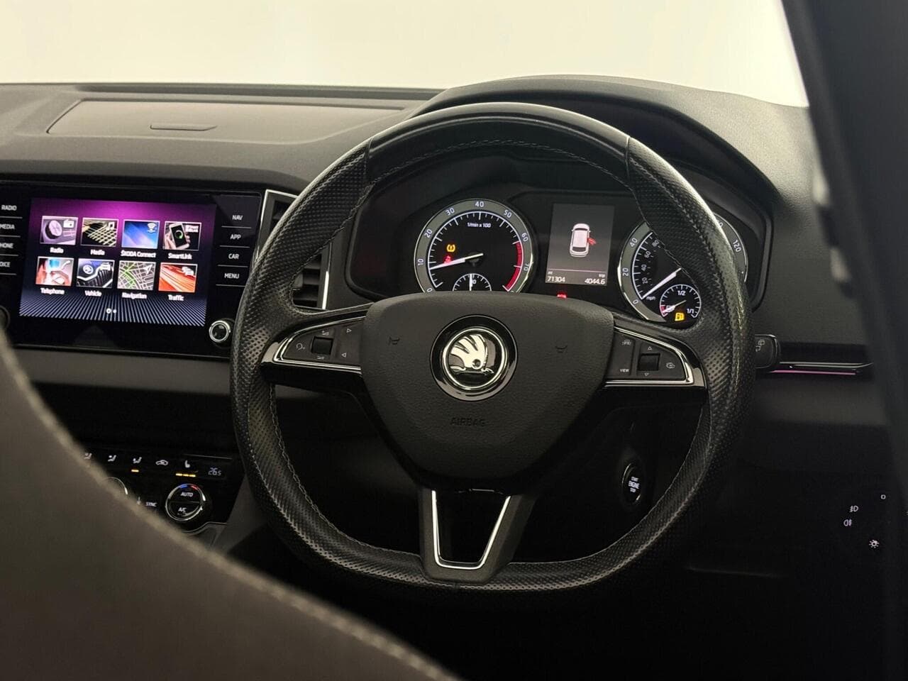 Skoda Karoq thumbnail Steering Wheel