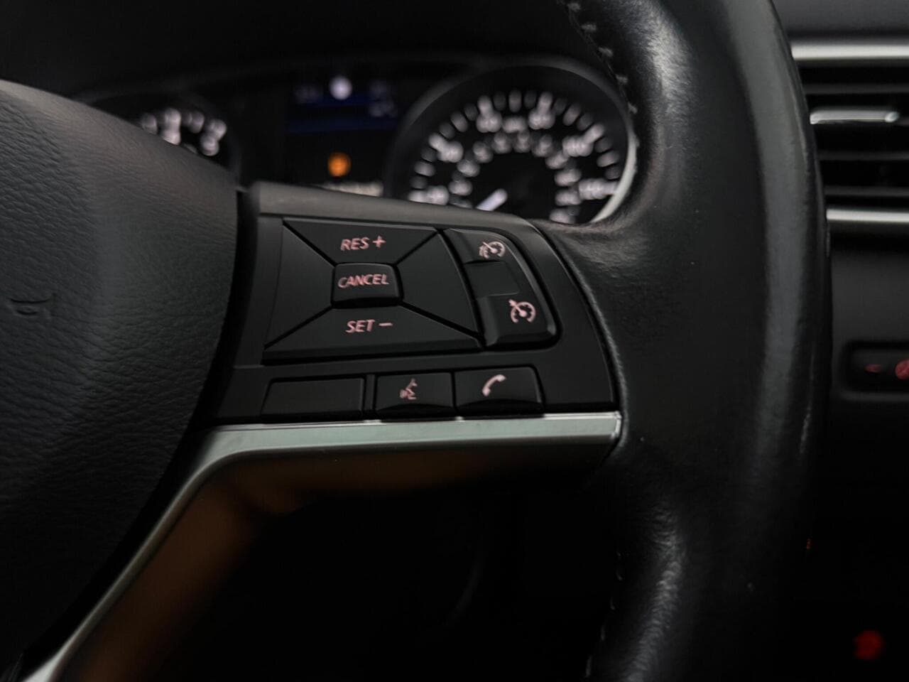 Nissan Qashqai thumbnail Misc Controls