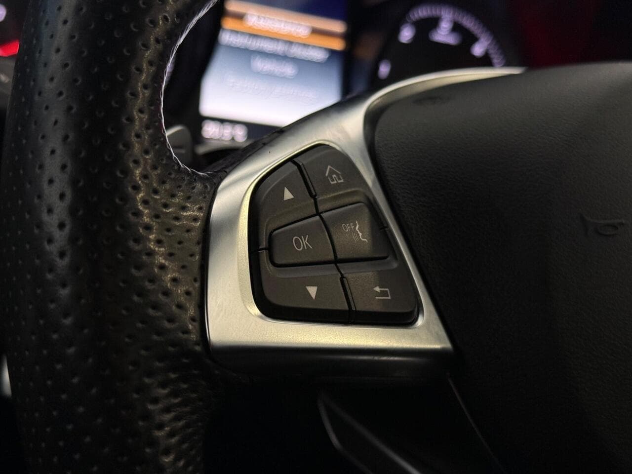 Mercedes-Benz GLC thumbnail Misc Controls