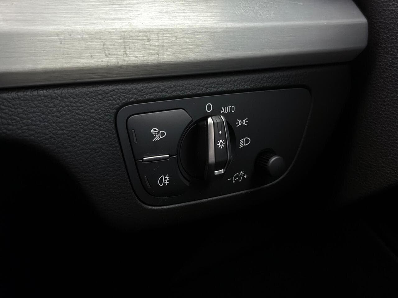 Audi Q5 thumbnail Misc Controls