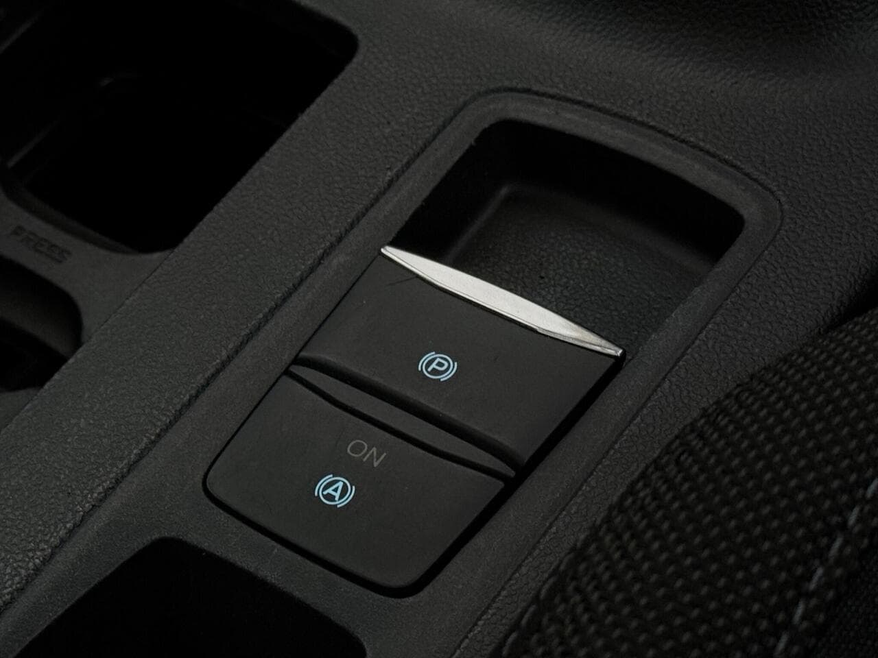 Ford Focus thumbnail Misc Controls