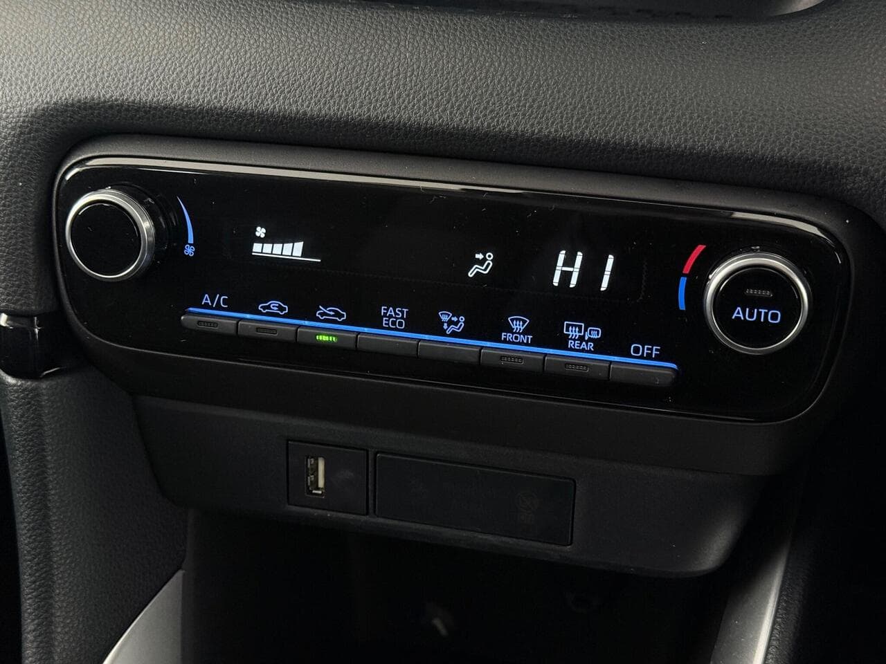 Toyota Yaris thumbnail Misc Controls