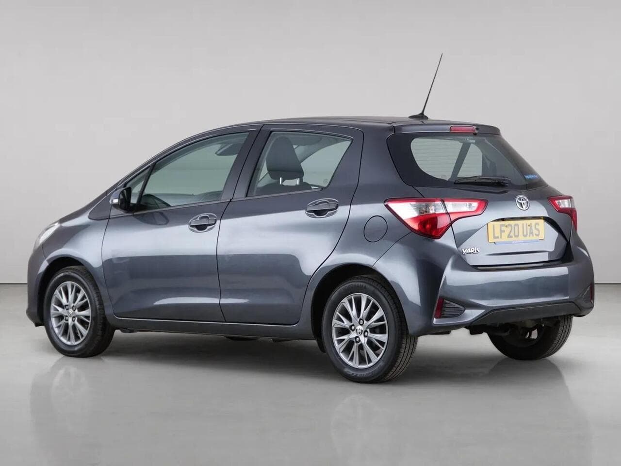 Toyota Yaris thumbnail Rear Left