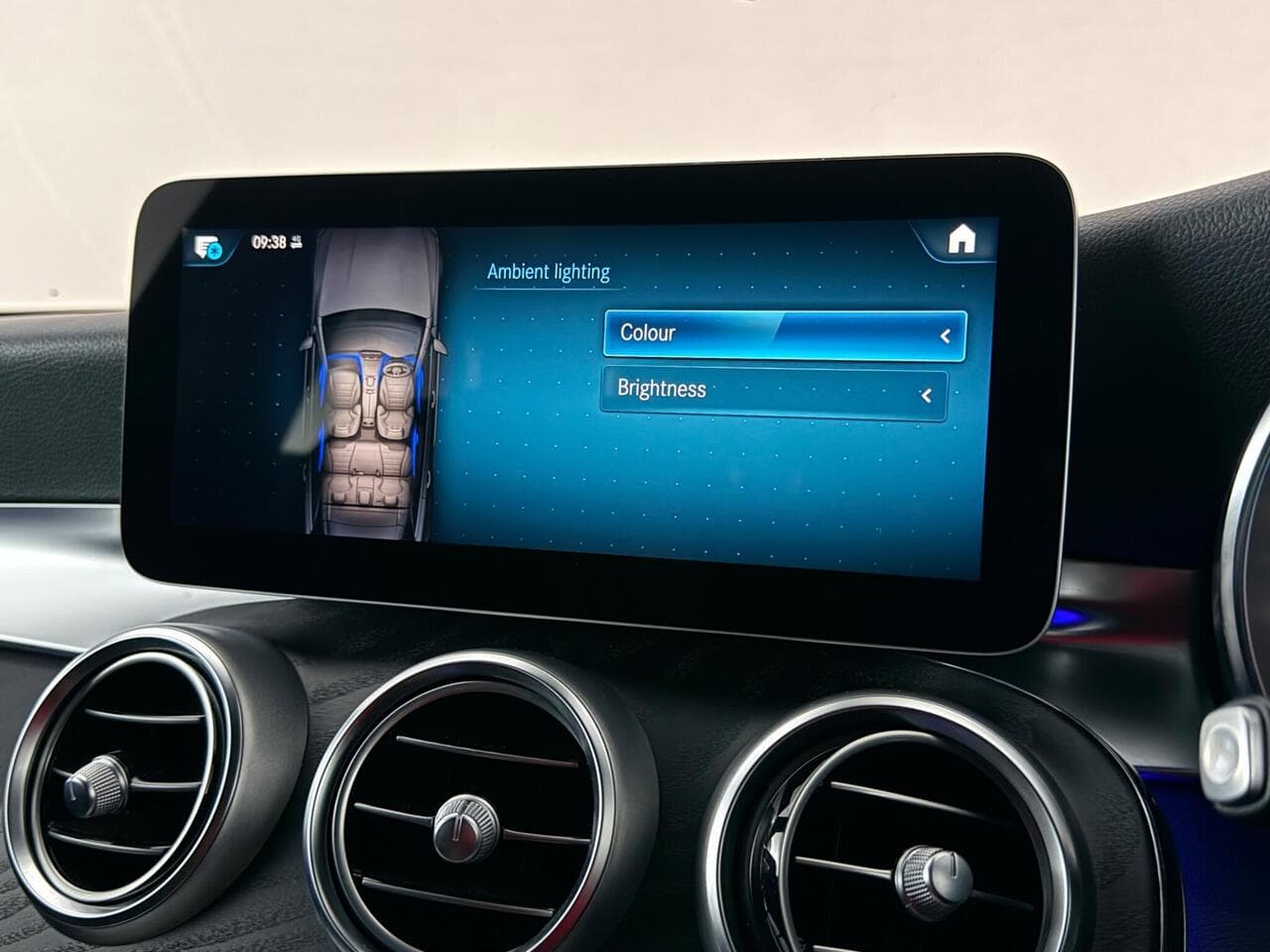 Mercedes-Benz GLC thumbnail Infotainment System