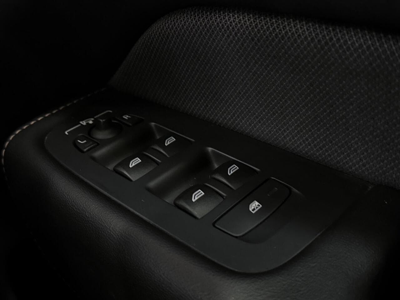 Volvo XC60 thumbnail Misc Controls